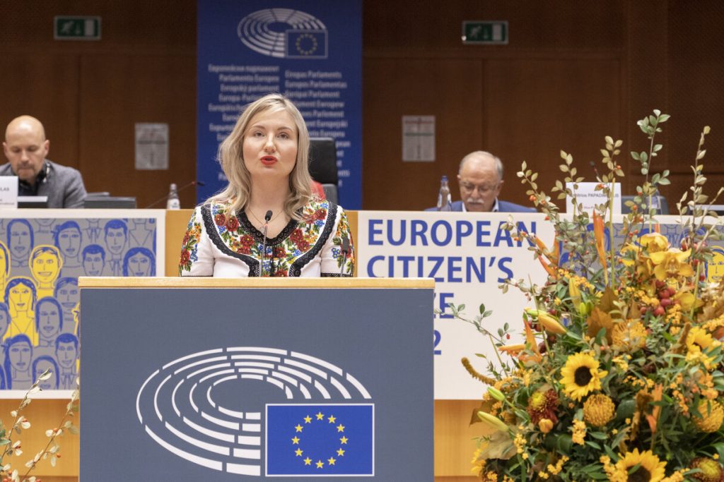 Marta Barandiy receives a European Citizen's Prize for Promote Ukraine from the European Parliament 